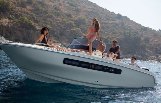 Motorboat Invictus 240 CX 225hp