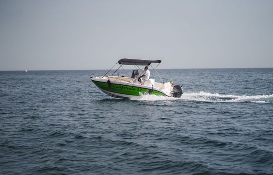 Boat without licence  Hollywood California 5.7 40hp
