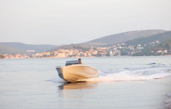 Motorboat RAND Source 22 250hp