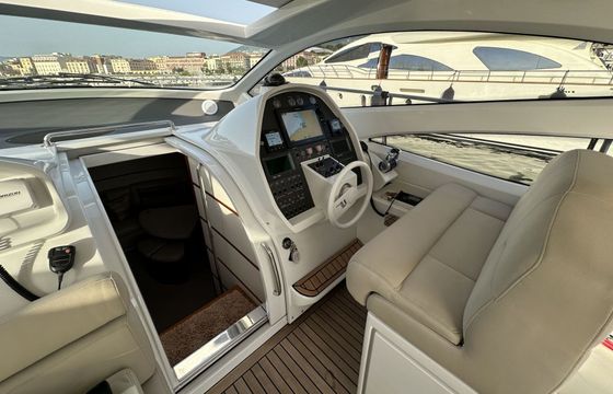 Motorboat Pershing 48 1800hp