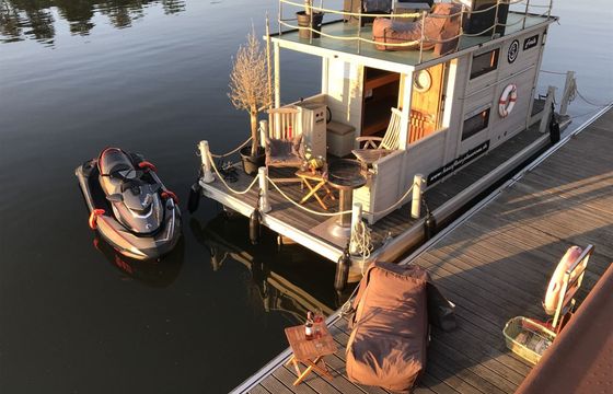 Houseboat Hausboot Woma