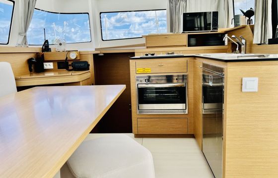 Catamaran Excess 11 11m