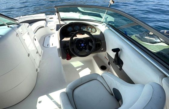 Motorboat Four Winns 234 Funship 270hp