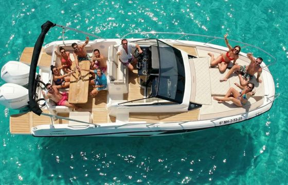 Motorboat Quicksilver Activ 875 Sundeck 450hp