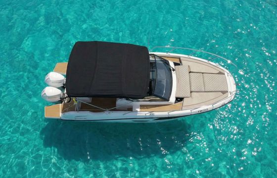 Motorboat Quicksilver Activ 875 Sundeck 450hp