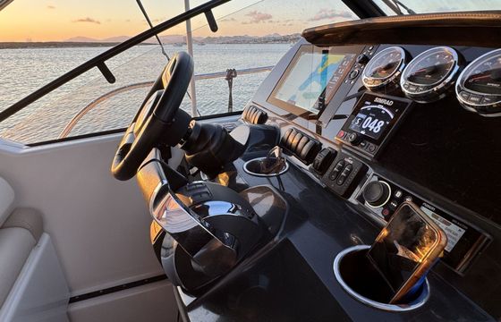 Motorboat Quicksilver Activ 875 Sundeck 450hp