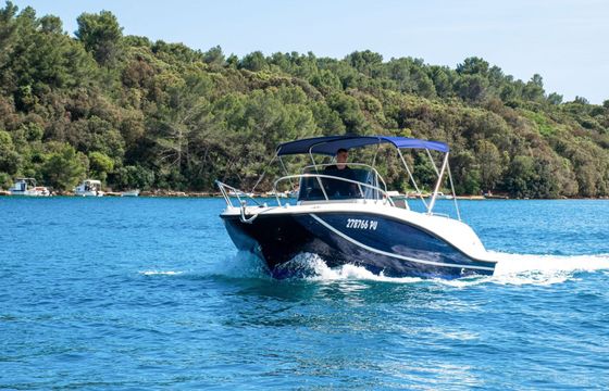 Motorboat Quicksilver Activ 675 Open 200hp