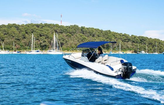 Motorboat Quicksilver Activ 675 Open 200hp