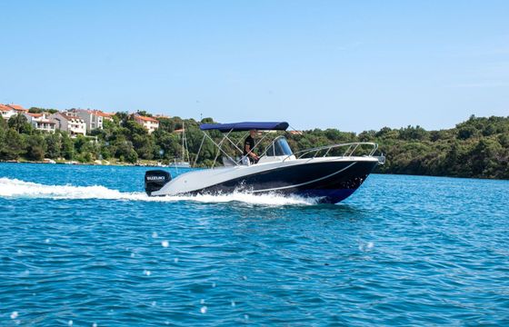 Motorboat Quicksilver Activ 675 Open 200hp