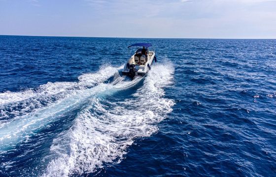 Motorboat Quicksilver Activ 675 Open 200hp