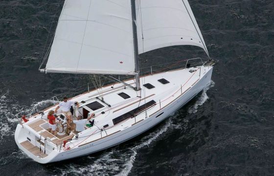 Sailboat Beneteau Océanis 34 (2cab) 10m