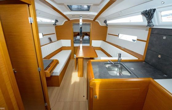 Sailboat JEANNEAU SUN ODYSSEY 349 10.34m