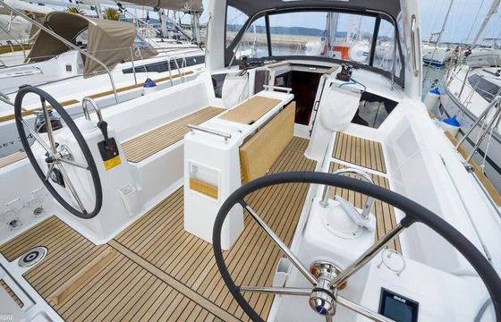 Sailboat JEANNEAU SUN ODYSSEY 349 10.34m