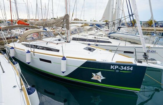 Sailboat JEANNEAU SUN ODYSSEY 349 10.34m