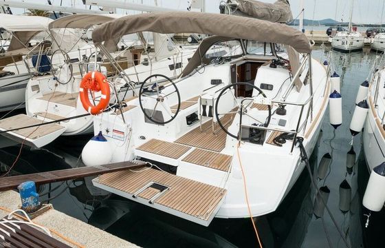 Sailboat JEANNEAU SUN ODYSSEY 349 10.34m