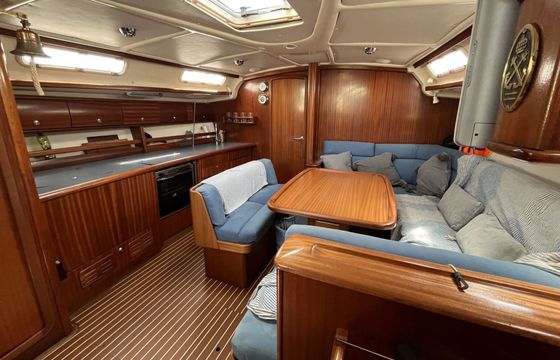 Sailboat Bavaria 44 13.2m