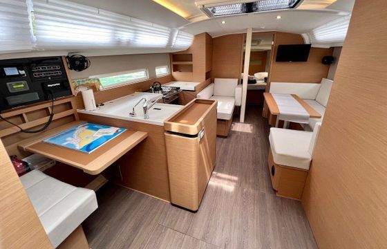 Sailboat Jeanneau Sun Odyssey 410 12.35m