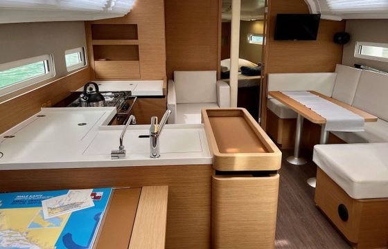 Sailboat Jeanneau Sun Odyssey 410 12.35m