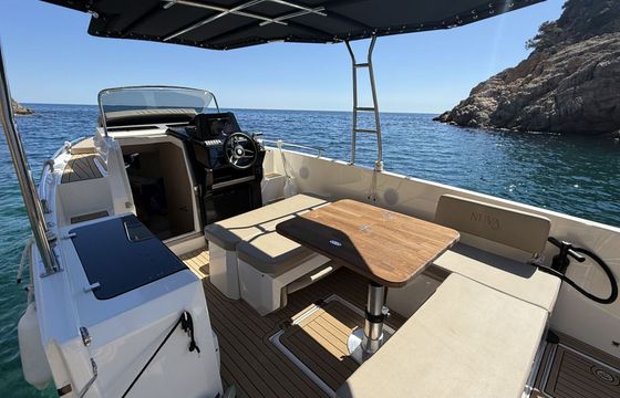 Motorboat Nuva Yachts M8 Cabin 225hp