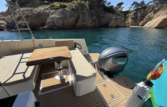 Motorboat Nuva Yachts M8 Cabin 225hp