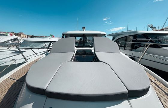 Motorboat Jeanneau Merry fisher 1095 300hp