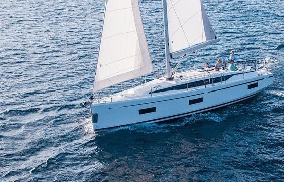 Sailboat Bavaria C42 12m