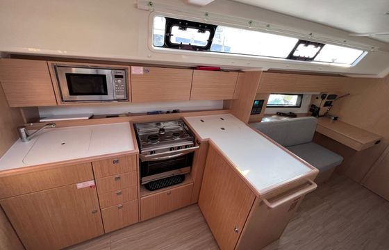Sailboat Bavaria C42 12m