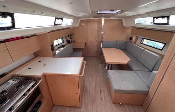 Sailboat Bavaria C42 12m