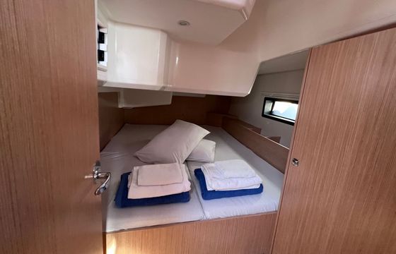 Sailboat Bavaria C42 12m
