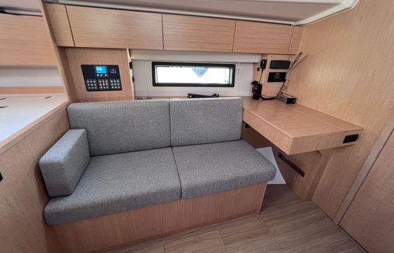 Sailboat Bavaria C42 12m