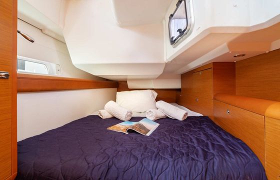 Sailboat Jeanneau Sun Odyssey 479 14.43m