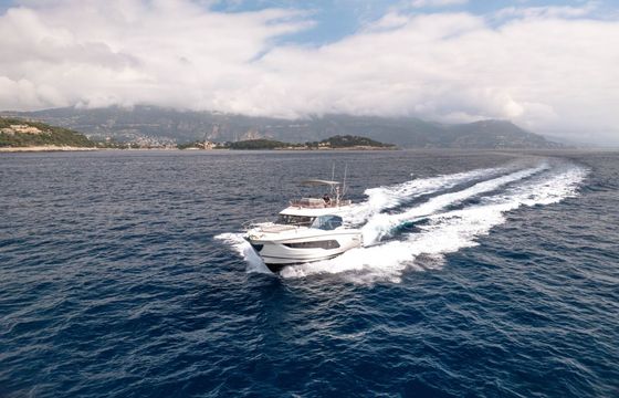 Motor yacht Jeanneau Prestige 420 850hp