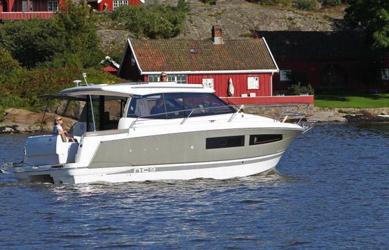 Motorboat Jeanneau NC 260hp