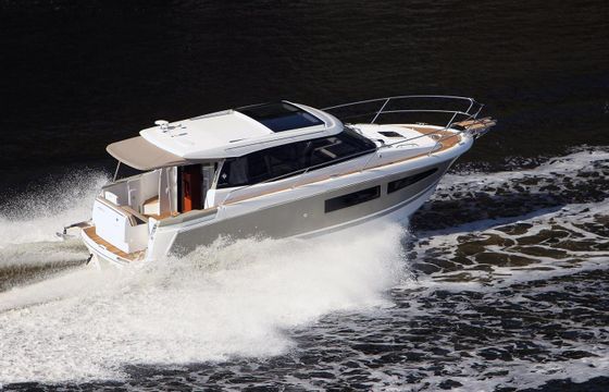 Motorboat Jeanneau NC 260hp