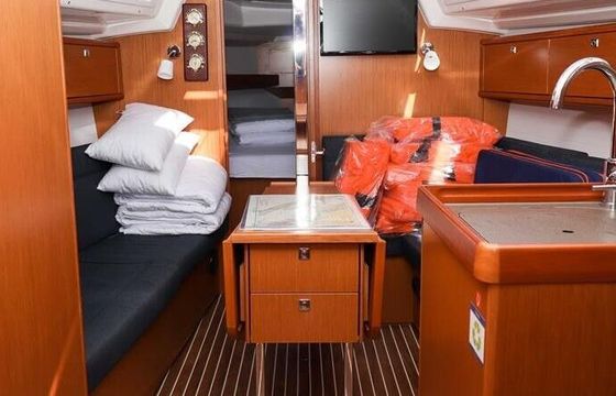 Sailboat BAVARIA 34 CRUISER 10.7m
