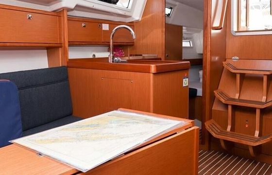 Sailboat BAVARIA 34 CRUISER 10.7m