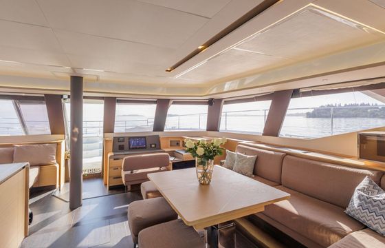 Catamaran Fountaine Pajot POWER 67 20m