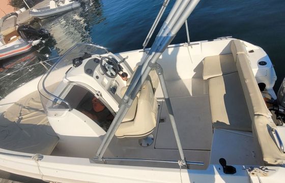 Motorboat Jeanneau Cap camarat  5.5 100hp