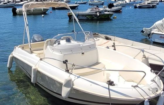 Motorboat Jeanneau Cap camarat 5.5 100hp