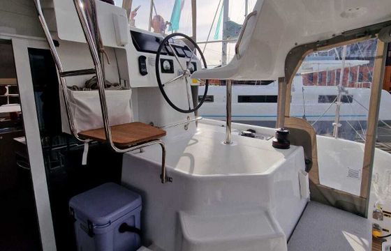 Catamaran LAGOON 38 11m