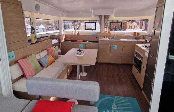 Catamaran LAGOON 38 11m