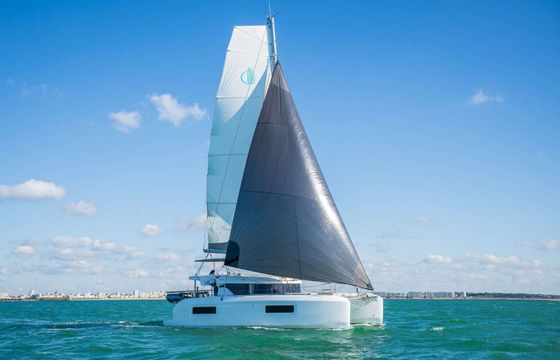 Catamaran LAGOON 38 11m