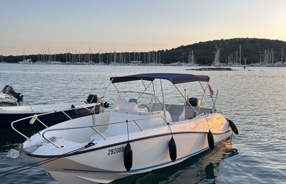 Motorboat Quicksilver Activ 675 Open 150hp