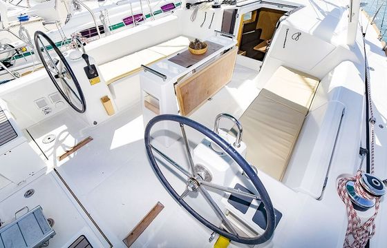 Sailboat BENETEAU Oceanis 38 11.5m