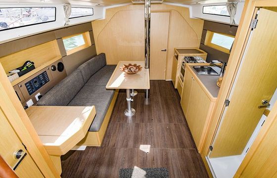Sailboat BENETEAU Oceanis 38 11.5m
