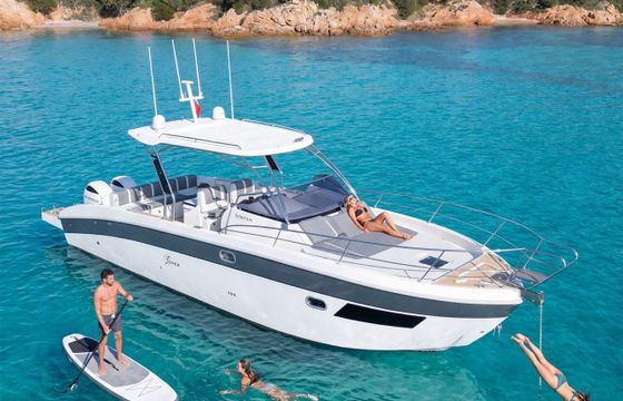 Motorboat Saver Saver 330 sport 11 metri incluso watergames 500hp