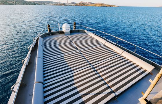 Motor yacht Custom Line 108'3" 643hp