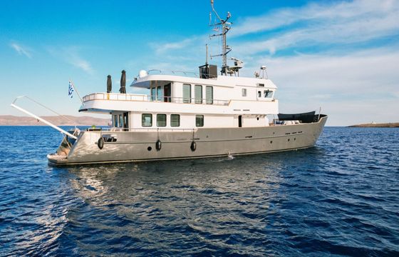 Motor yacht Custom Line 108'3" 643hp