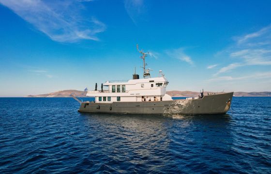 Motor yacht Custom Line 108'3" 643hp