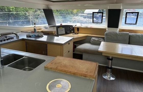 Catamaran Fountaine Pajot Helia 44 13.3m